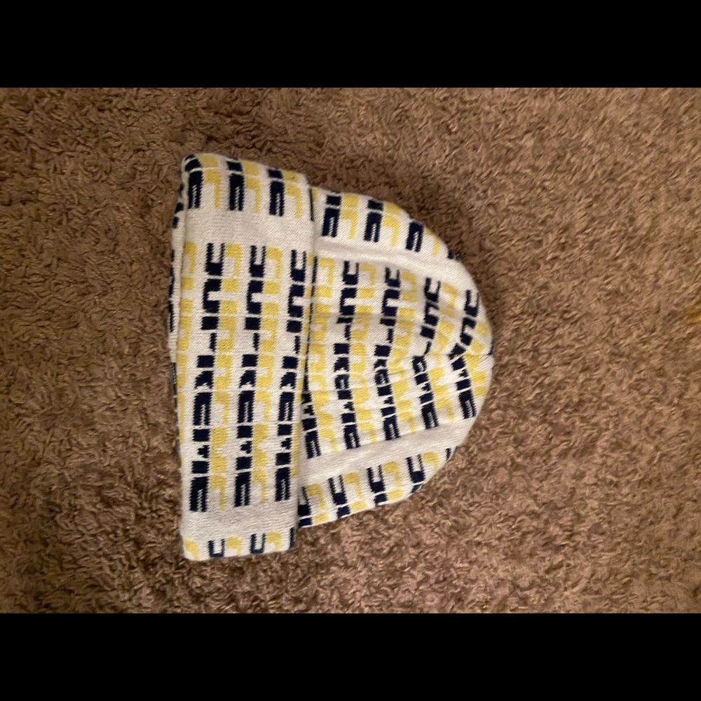 Supreme repeat logo beanie